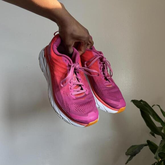 HOKA women’s Clifton 6 Wide - Ultra Magenta/Fusion Coral size 10 - Picture 3 of 8